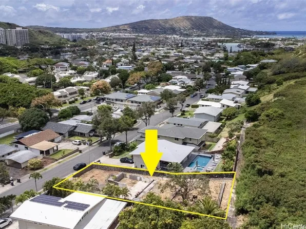 576 Pepeekeo Pl, Honolulu, HI 96825