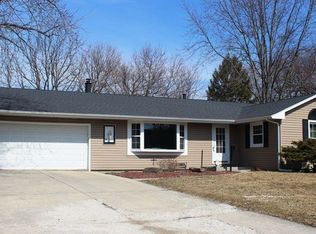 9 Fieldpoint Rd, Montgomery, IL 60538