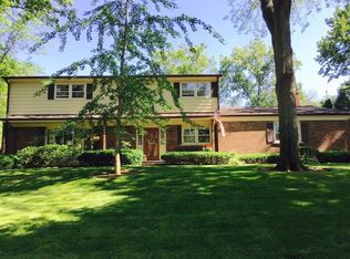 160 Marion Ave, Lake Forest, IL 60045