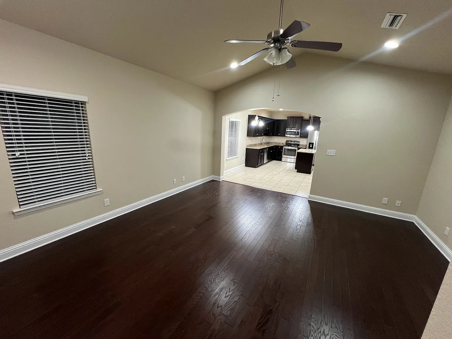 3 bed, 1736 sqft, $1,900 — Photo 3
