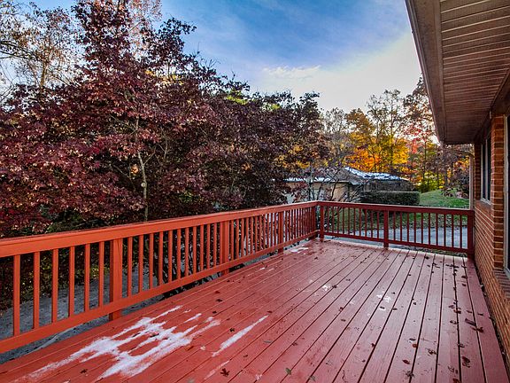 3rd image of 6912 Bridle Ct