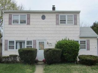 3071 N Jerusalem Rd, Levittown, NY 11756