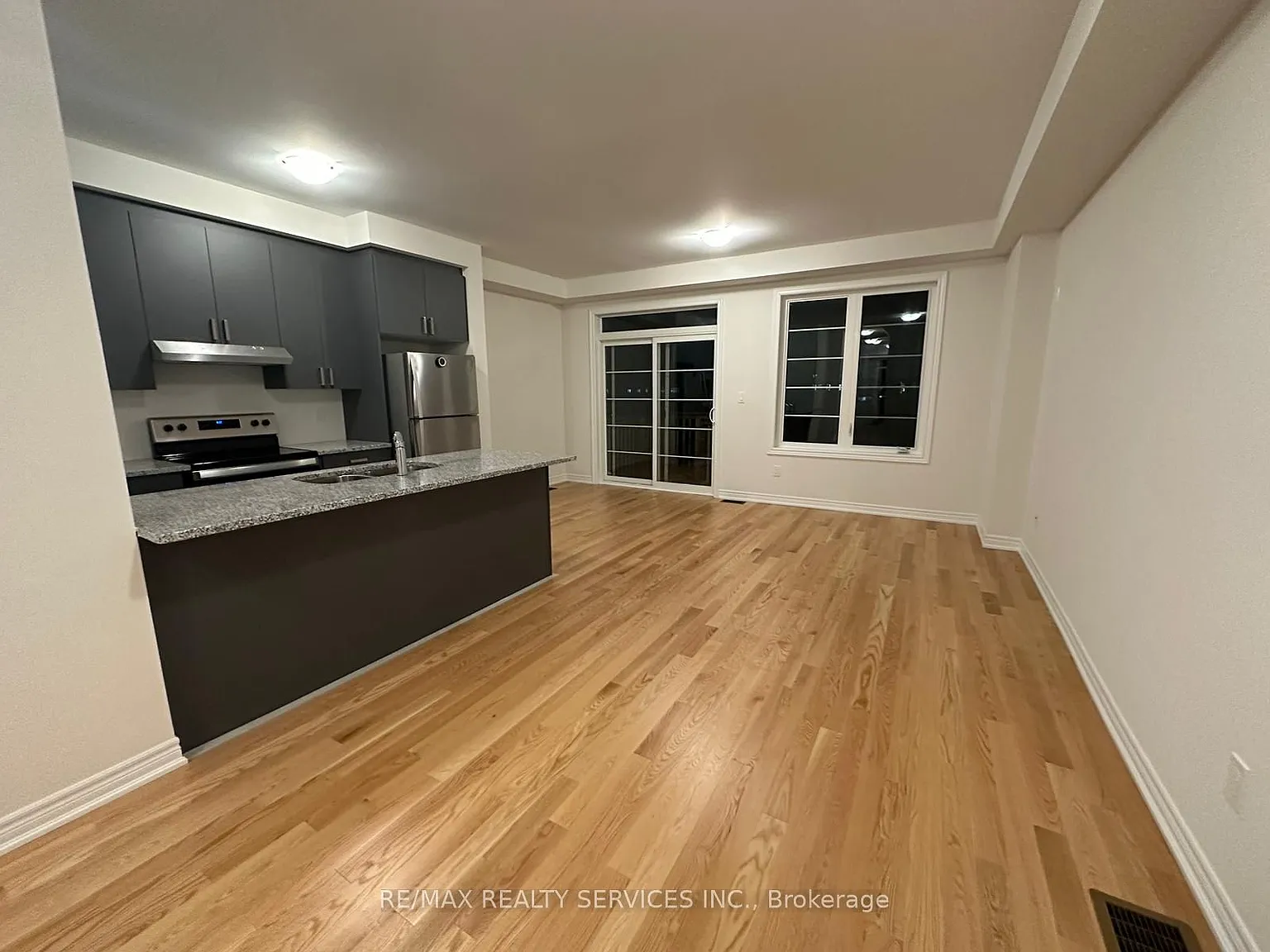 3 bed, $2,990 — Photo 2