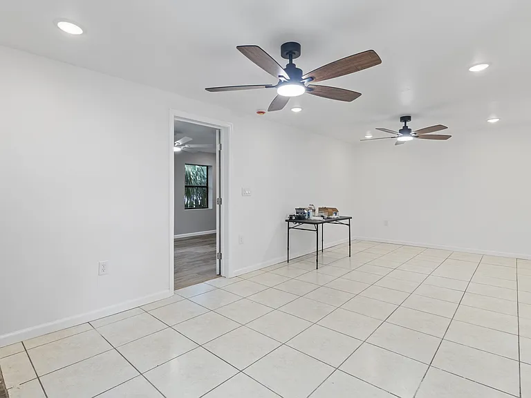 23094 Central Ave — Photo 5