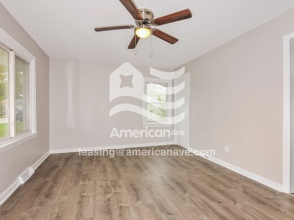 135838_004_wm_-_living_room_13262020.jpg