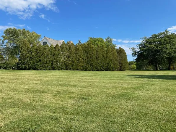 1241 Kajer Ln, Lake Forest, IL 60045