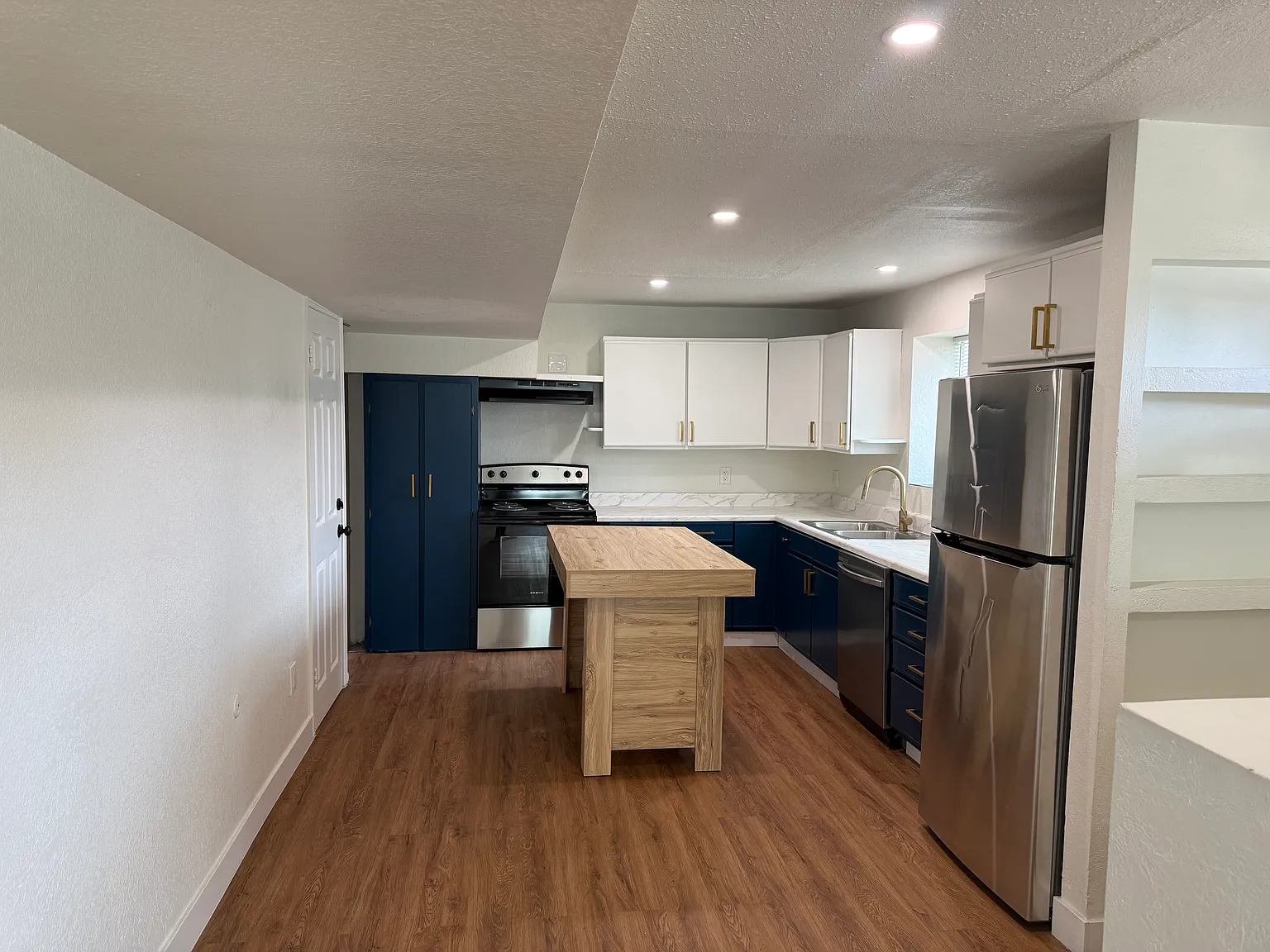 2 bed, 950 sqft, $2,200 — Photo 4