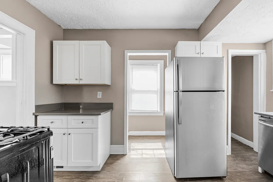 3 bed, 1250 sqft, $1,840 — Photo 2