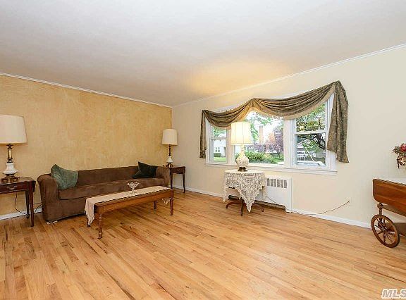 4th image of 54 Chestnut St