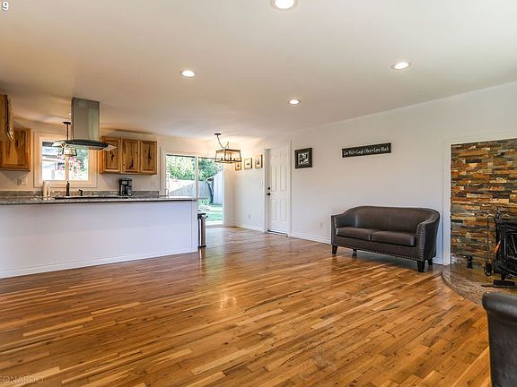 5th image of 20603 NE 109th St