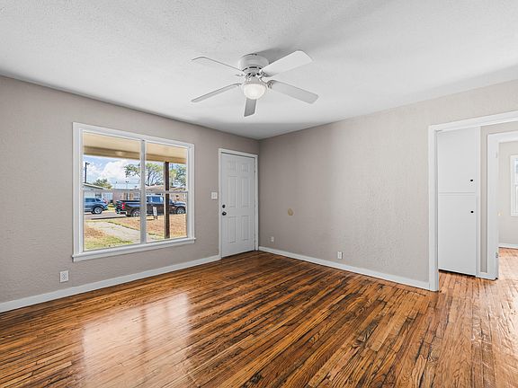 4th image of 4817 35th St