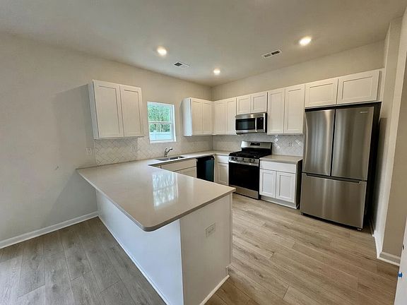 5th image of 12073 Lansbury Dr