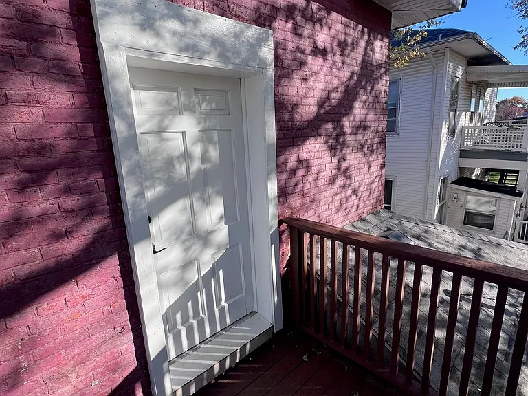 909 N 6th St — Photo 3