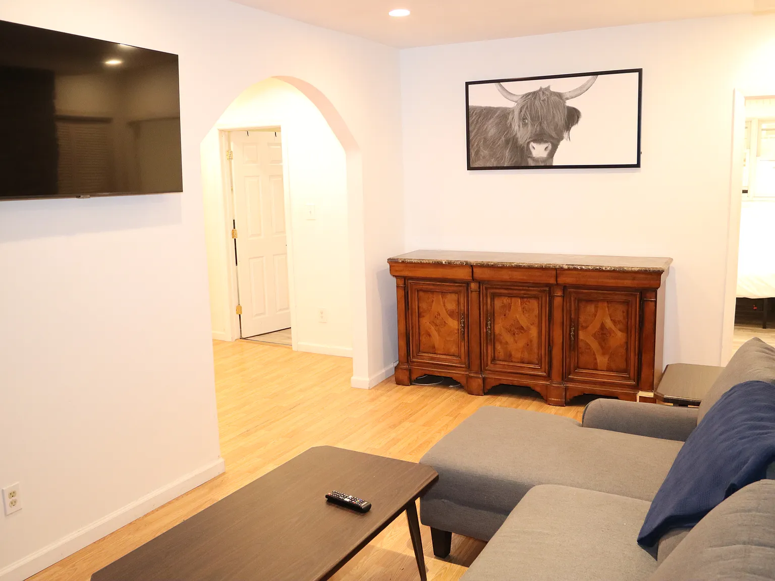 2 bed, 1000 sqft, $2,000 — Photo 1
