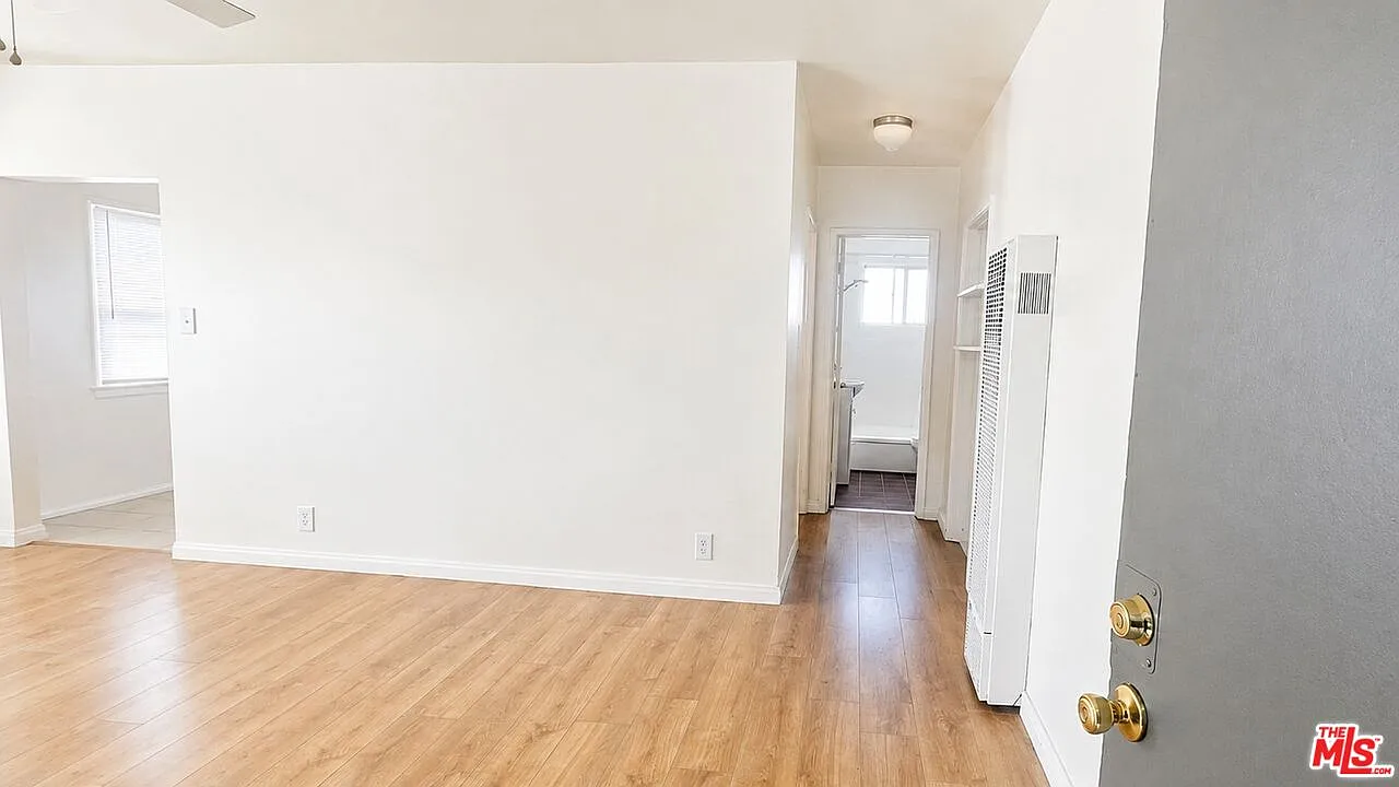 1 bed, 1.0 bath, 4100 sqft, $1,980 — Photo 2