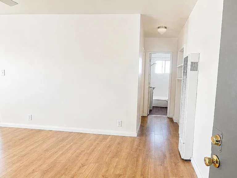 1351 S Cochran Ave #10 — Photo 2