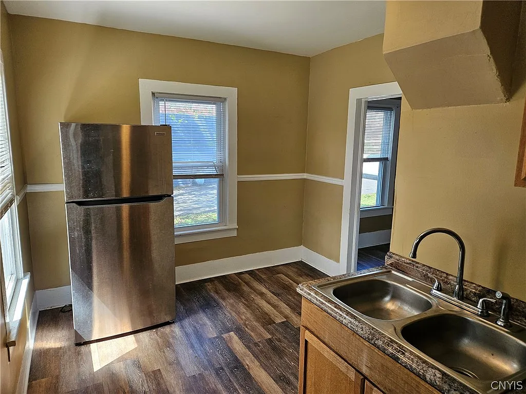 1 bed, 1.0 bath, 1956 sqft, $1,025 — Photo 3