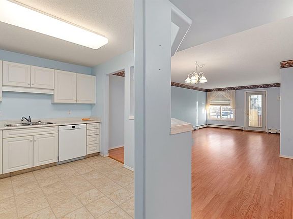 3rd image of 302-5116 49th St #302