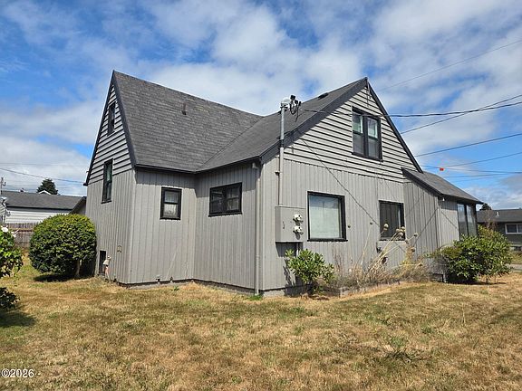 4th image of 816 Nestucca Ave