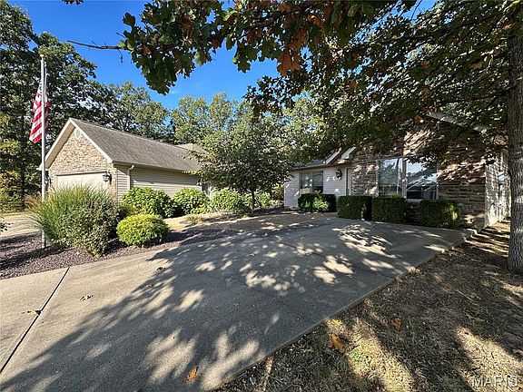 2nd image of 407 Ahr Strom Dr