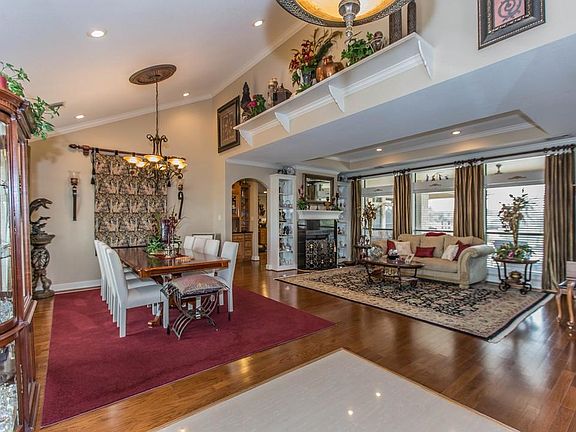 FORMAL DINNING AT ITS BEST, EXQUISTIVE LIGHTING MAKES THIS HOME OUTSTANDING...