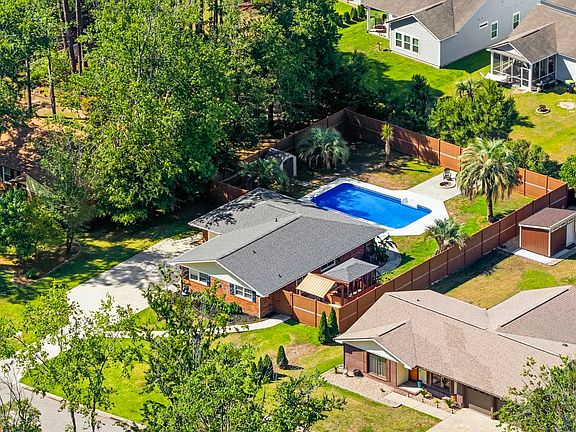3rd image of 209 Hunters Rd.