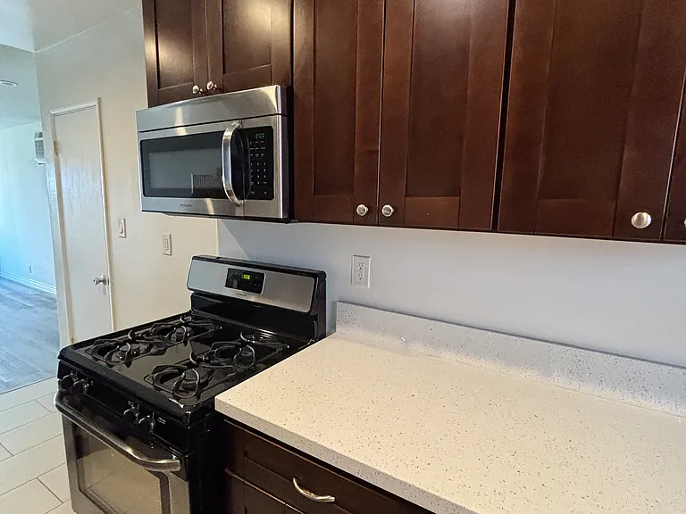 1000 N Orange Grove Ave #10 — Photo 6