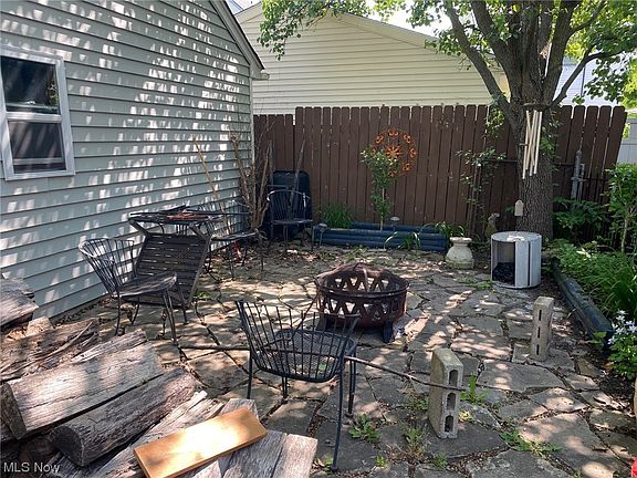 4th image of 1571 Grace Ave
