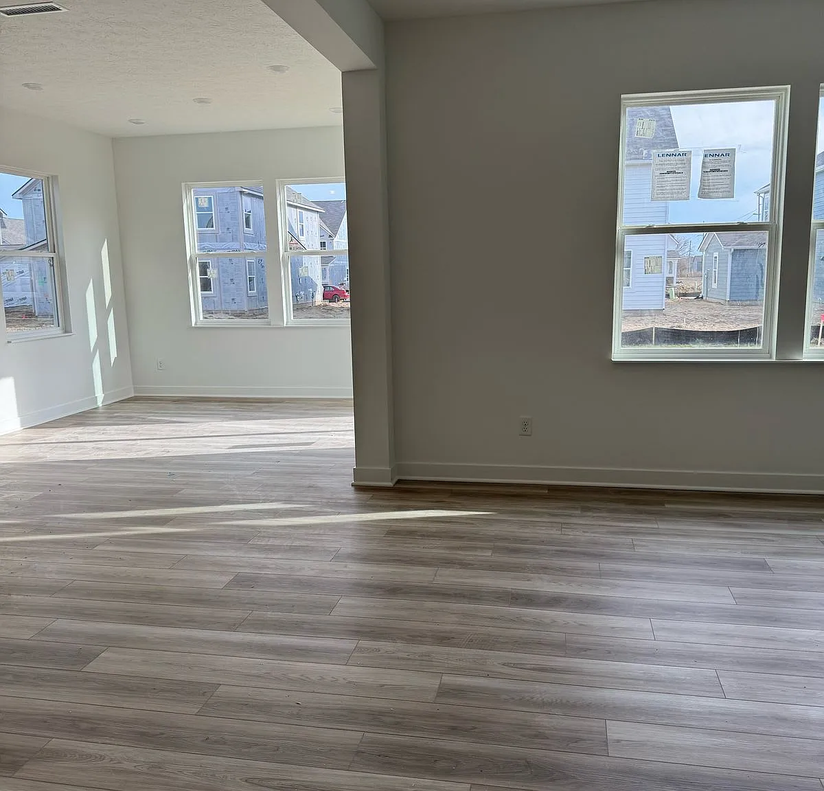 5 bed, 2547 sqft, $2,745 — Photo 3