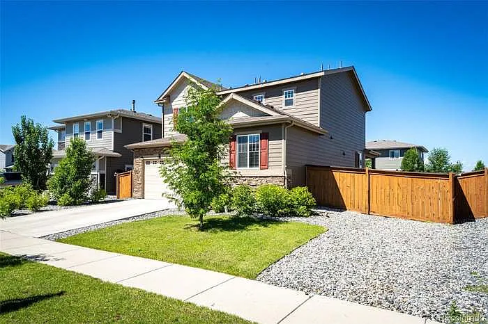 4 bed, 2.5 bath, 1975 sqft, $3,900 — Photo 2