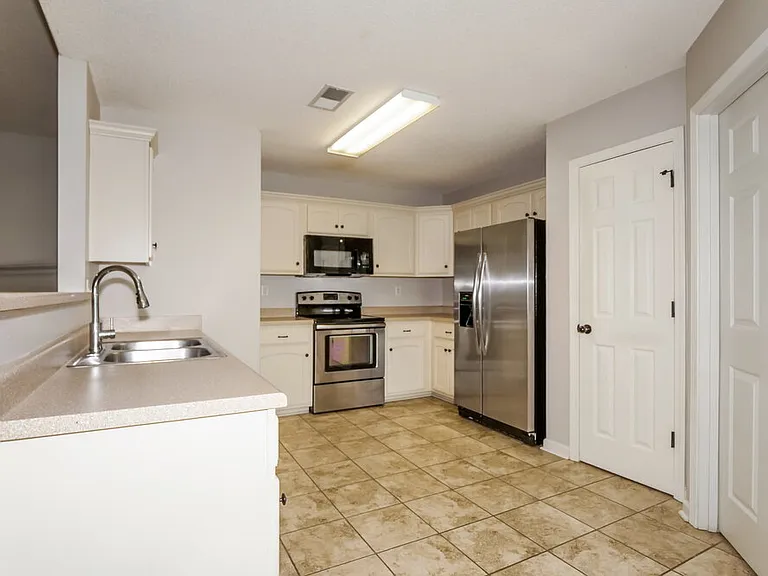 7852 Ridgedale Dr — Photo 9