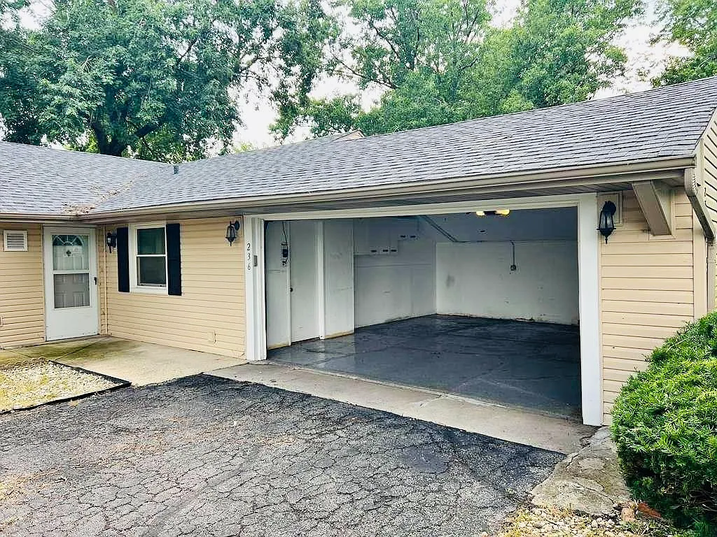 3 bed, 1372 sqft, $2,600 — Photo 2