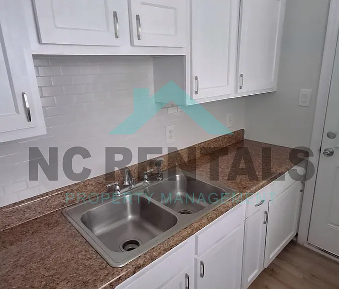 1323 Mayfair Ave — Photo 5