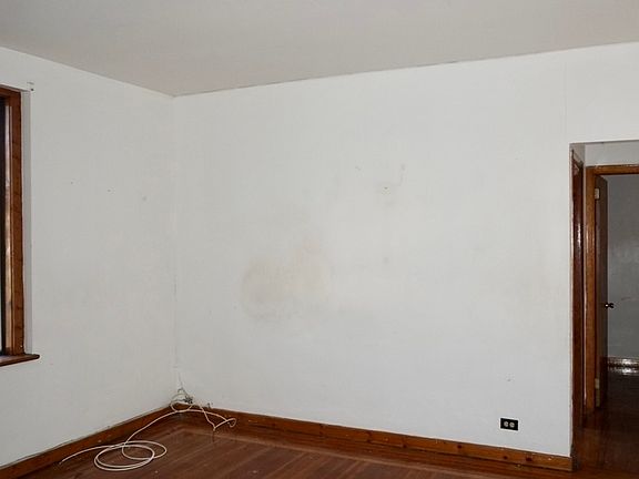 2nd image of 140 W 238th St APT B22