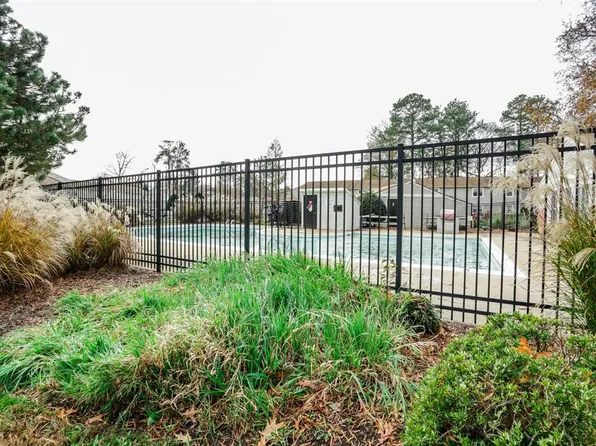 Ridgewood Club Apartments