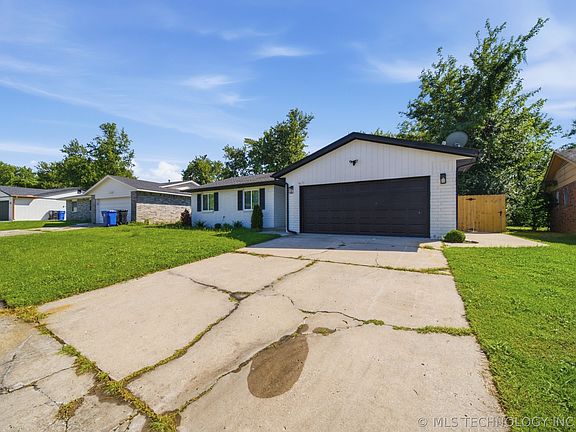 3rd image of 1656 S Redbud Pl