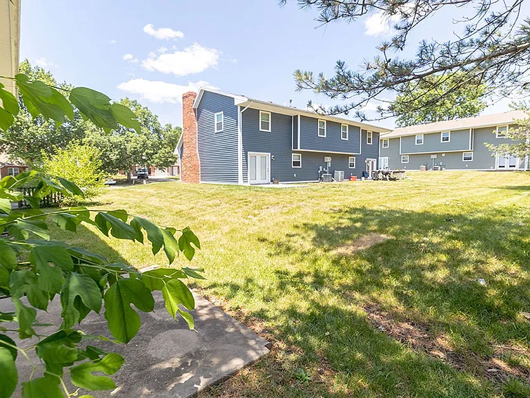 1912 Mirtle Grove Ct — Photo 33