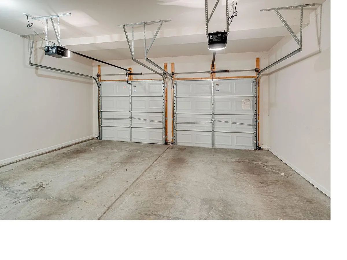 Building Photo - 413 Lazy Creek Ln