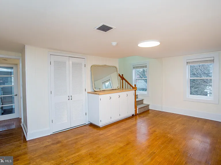 67 Ferry St — Photo 5