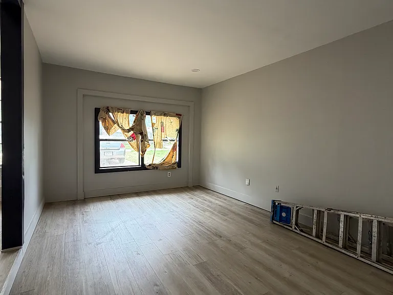 405 NW 83rd St — Photo 5