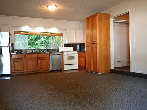 3rd image of 7026 1/2 NE 170th St
