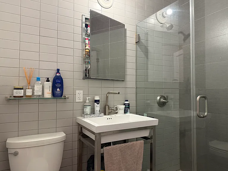 245 E 2nd St #B — Photo 10