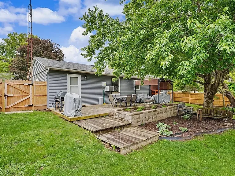 205 N Jefferson St — Photo 6