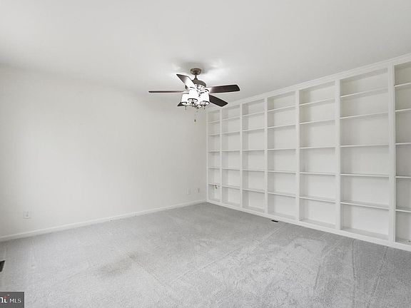 5th image of 61 Hoovler Ln