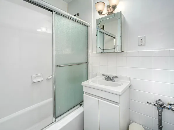 609 Kappock Street image 21 of 26