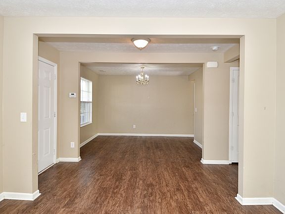 5th image of 372 Green Meadow Dr