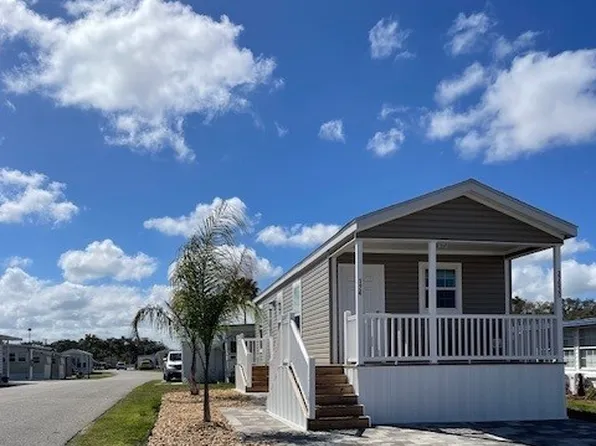 37530 Kells Ln, Zephyrhills, FL 33541