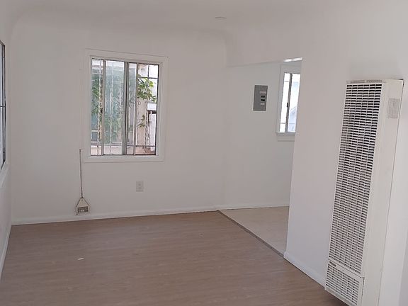 4th image of 221 1/4 W 85th Pl #221-1/4