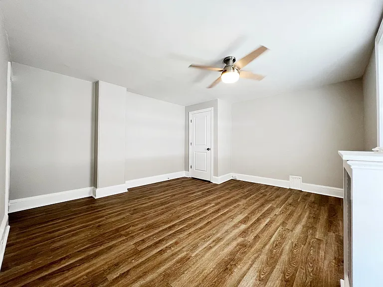 130 E Chestnut St — Photo 23