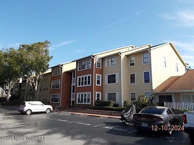 1 bed, 1.0 bath, 489 sqft, $1,300 — Photo 1